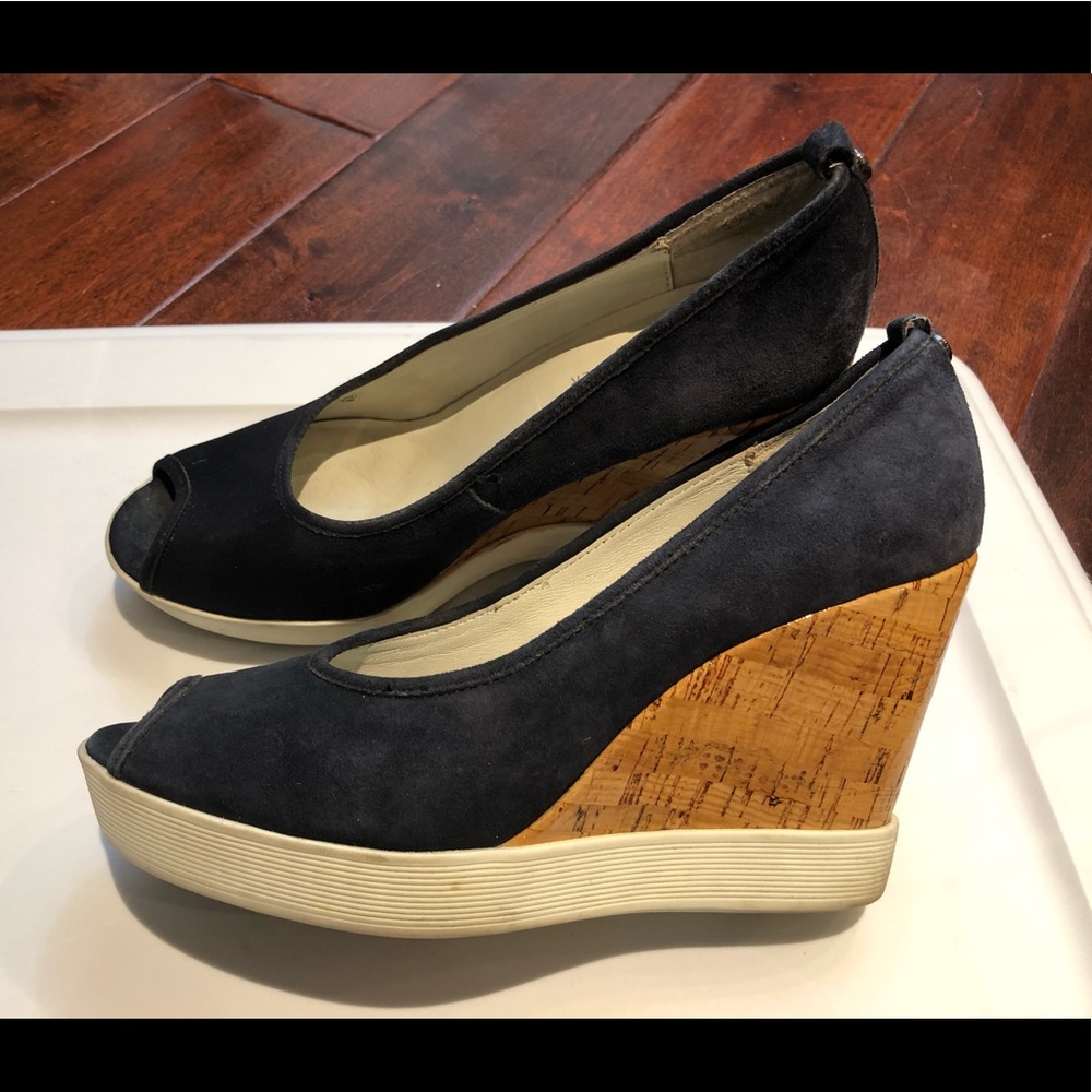 DONALD J PLINER 'Carli' Wedge Pump Size 8.5M